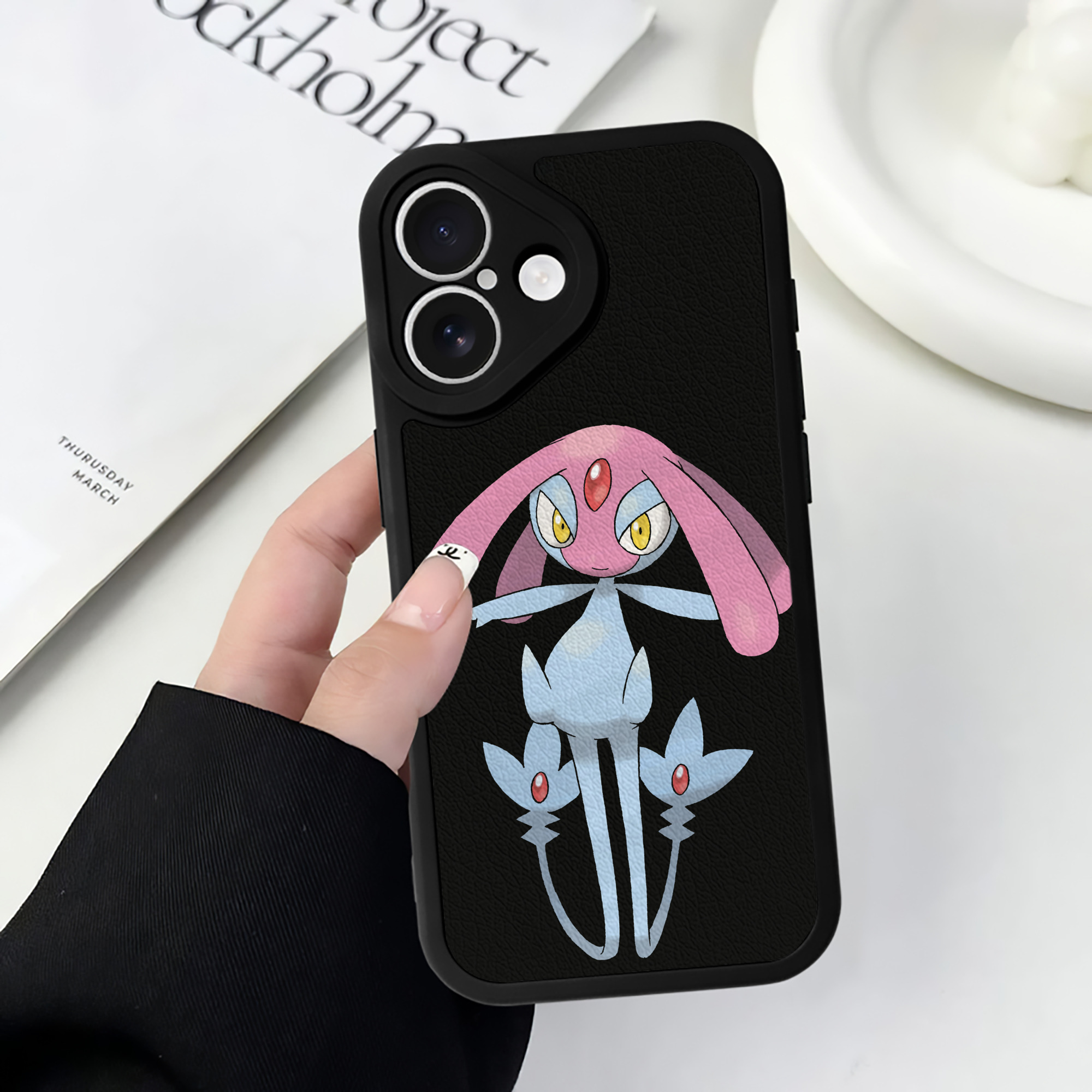 （画像用） ポケットモンスター Pokémon 【iPhone 16シリーズ対応】シリコンスマホケース（レザー調） 材質：シリコン